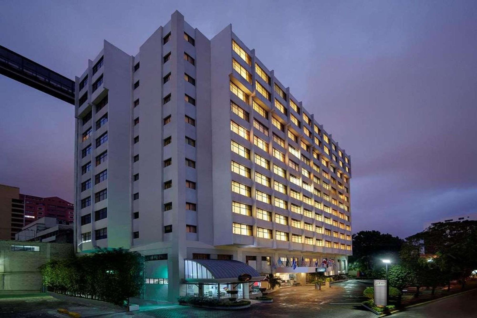 Radisson Hotel Santo Domingo Buitenkant foto